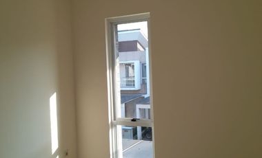 Disewakan Rumah Termurah Lebar 6 di Green Puri