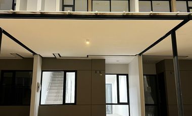 DISEWA RUMAH KAWASAN MILENIAL PIK 2 UK 4.5x15 UNIT KOSONGAN SIAP HUNI