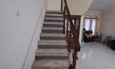Comfortable 2-story house in a strategic location in Dago, North Bandung