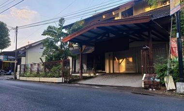 Rumah Kantor Luas di Daerah Deresan Condongcatur dkt Jl. Gejayan