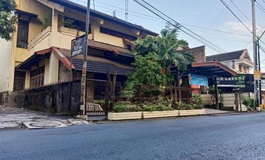 Rumah Kantor Luas di Daerah Deresan Condongcatur dkt Jl. Gejayan