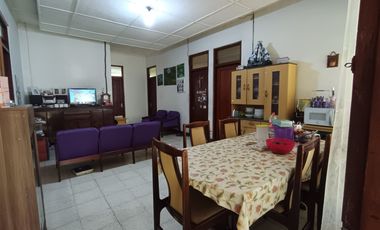 Dijual Cepat Rumah Lama Bisa Untuk Usaha di Cipaganti Bandung