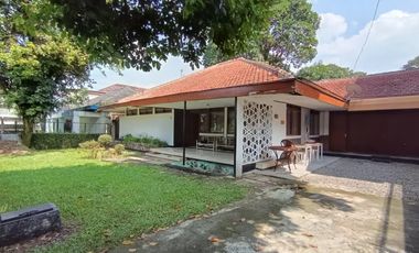 Dijual Cepat Rumah Lama Bisa Untuk Usaha di Cipaganti Bandung