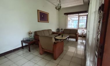 Dijual Cepat Rumah Lama Bisa Untuk Usaha di Cipaganti Bandung