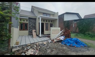 RUMAH BARU SIAP HUNI WAGE TAMAN DKT WARU