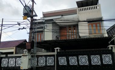 Rumah disewakan di Gayungan, Surabaya