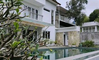 ‎Murah!! Dijual villa Bagus Padasuka Ber Kolam Renang
