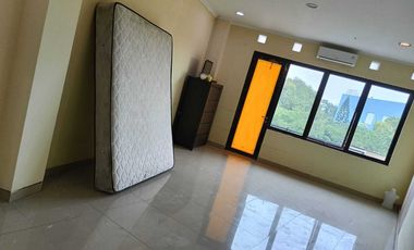 Disewa RUKO Gandengan Mogot Baru 4LT, 130 m2, LB 400m2, Jln Raya
