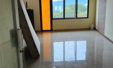 Disewa RUKO Gandengan Mogot Baru 4LT, 130 m2, LB 400m2, Jln Raya