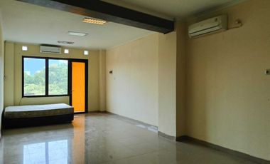 Disewa RUKO Gandengan Mogot Baru 4LT, 130 m2, LB 400m2, Jln Raya