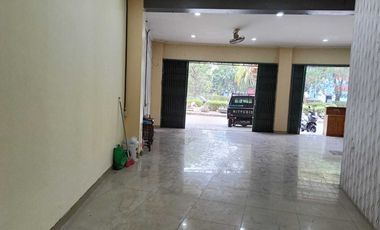 Disewa RUKO Gandengan Mogot Baru 4LT, 130 m2, LB 400m2, Jln Raya
