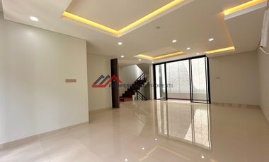 Dijual town house baru kpr dekat tol andara jakarta selatan
