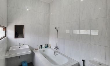 Rumah Luas ada Hal belakang di Discovery Bintaro sektor 9-15669