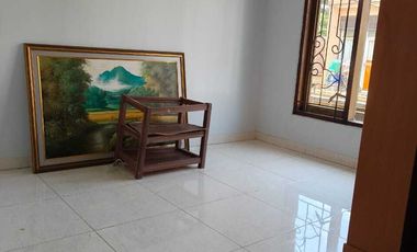 RUMAH MINIMALIS SIAP HUNI LINGKUNGAN AMAN LOKASI TERBAIK DI RENON