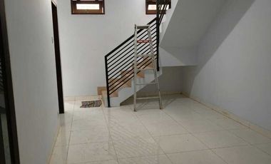 RUMAH MINIMALIS SIAP HUNI LINGKUNGAN AMAN LOKASI TERBAIK DI RENON