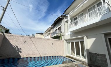 Dijual Villa di Batu Layar dekat pantai