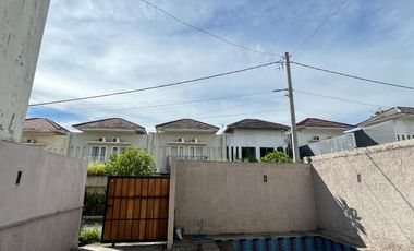 Dijual Villa di Batu Layar dekat pantai