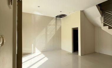 Dijual Villa di Batu Layar dekat pantai