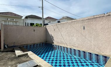 Dijual Villa di Batu Layar dekat pantai