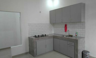 DI JUAL RUMAH DUA LANTAI SIAP HUNI DI CISARANTEN DEKET AL   GIFARI