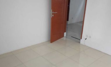 DI JUAL RUMAH DUA LANTAI SIAP HUNI DI CISARANTEN DEKET AL   GIFARI