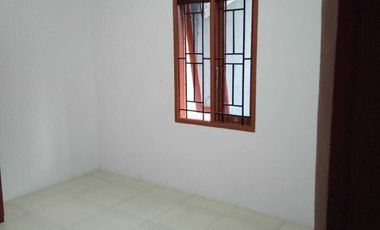 DI JUAL RUMAH DUA LANTAI SIAP HUNI DI CISARANTEN DEKET AL   GIFARI