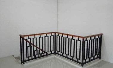 DI JUAL RUMAH DUA LANTAI SIAP HUNI DI CISARANTEN DEKET AL   GIFARI