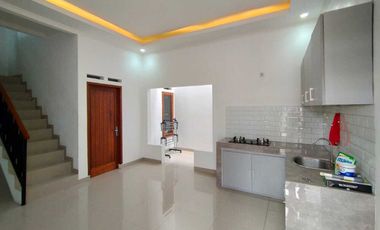 DI JUAL RUMAH DUA LANTAI SIAP HUNI DI CISARANTEN DEKET AL   GIFARI