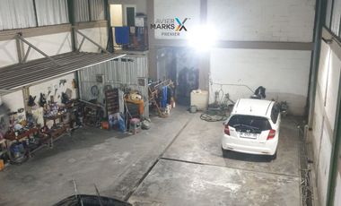 Ruang usaha strategis bekas cucian dan salon mobil di Raya sawojajar