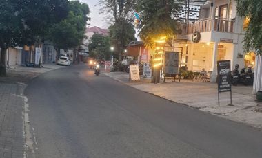 Ruang usaha strategis bekas cucian dan salon mobil di Raya sawojajar