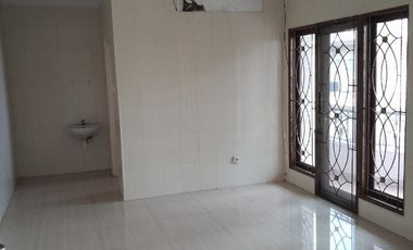 Disewakan Rumah 2 Lt Di Mutiara Taman Palem