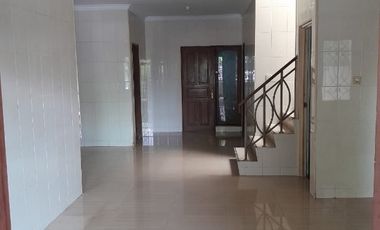 Disewakan Rumah 2 Lt Di Mutiara Taman Palem