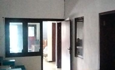 Dijual murah Raya Wiguna cocok untuk usaha dan rumah tinggal