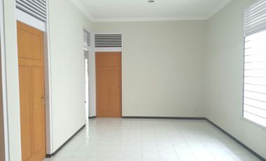 Rumah Mewah di jalan Kasipah dekat Candi Golf Semarang