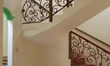 Disewakan Hunian Nyaman Rumah 2 Lantai di Jombang Permai