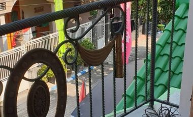 Disewakan Hunian Nyaman Rumah 2 Lantai di Jombang Permai