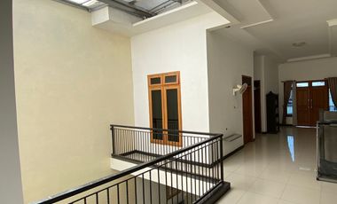 dijual rumah di sumber solo