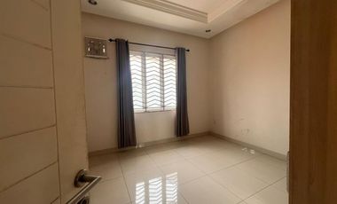 Disewakan Rumah Besar 3 lantai dekat Bandara tangerang , Duta Garde