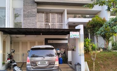 Disewakan Rumah Besar 3 lantai dekat Bandara tangerang , Duta Garde