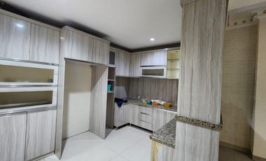 Rumah Klasik Akses Jalan 2 Mobil di Tebet Utara