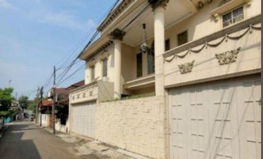Rumah Klasik Akses Jalan 2 Mobil di Tebet Utara