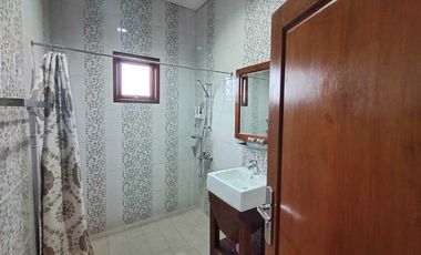 Villa Tepi Sawah Klasik Tanah Luas Dengan Pendopo Luas