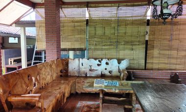 Villa Tepi Sawah Klasik Tanah Luas Dengan Pendopo Luas