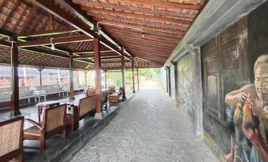 Villa Tepi Sawah Klasik Tanah Luas Dengan Pendopo Luas