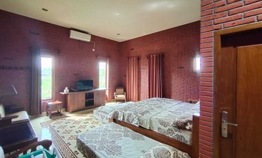 Villa Tepi Sawah Klasik Tanah Luas Dengan Pendopo Luas