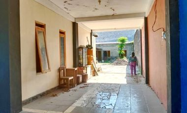 Rumah dan Bangunan Rumah Strategis Dekat Kampus UMS