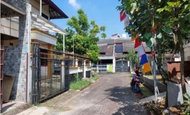 DILELANG MURAH Rumah 2 lantai bagus siap huni Komplek Margahayu Raya