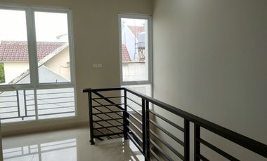 BARU. rumah di Taman Semanan Indah