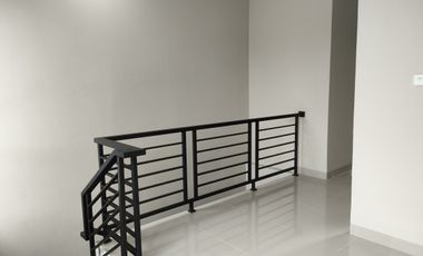 BARU. rumah di Taman Semanan Indah