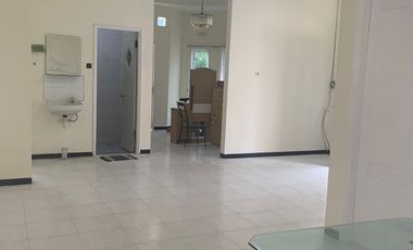 Sewa Rumah 1LT, Semi Furnish, lokasi strategis, One gate sistem